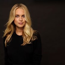 Create Sunbre Highlights with BlondMe Paint-On Lightener